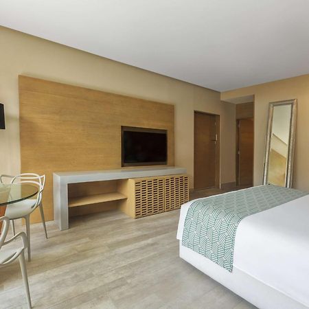 Отель The Yucatan Playa Del Carmen, Adults Only, Tapestry Collection By Hilton Экстерьер фото
